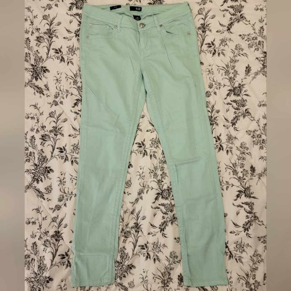 NWOT A.N.A Size 6 Skinny Jeans